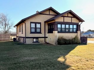 913 Court St, Gibbon, NE 68840