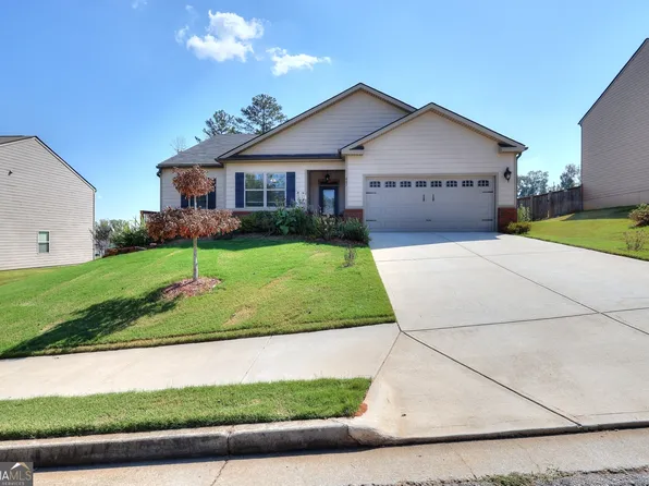 421 Indian River Dr, Jefferson, GA 30549