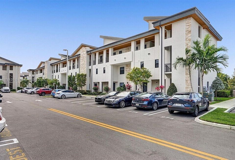 1st image of 10437 NW 82nd St #5437