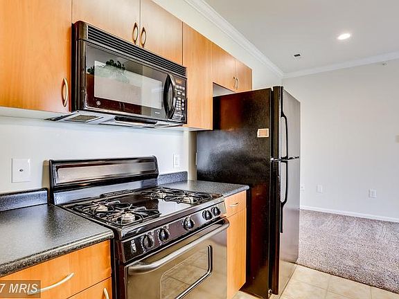 3rd image of 19629 Galway Bay Cir APT 404