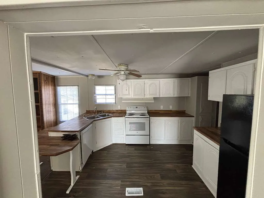 3 bed, 1250 sqft, $1,400 — Photo 4
