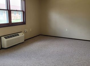 604 Plaza Dr #9, Perry, KS 66073