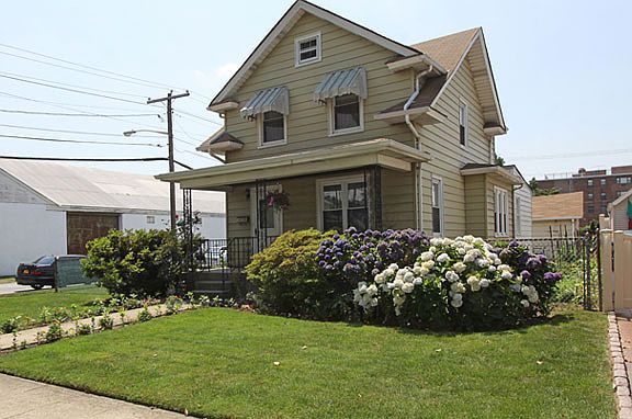 3rd image of 155 Roosevelt Ave