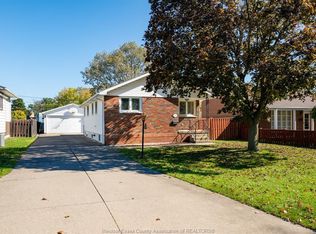 3172 Clemenceau Blvd, Windsor, ON N8T2R5