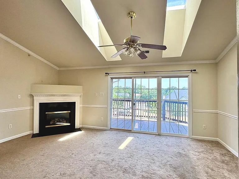 152 Brookland Ct #10 — Photo 2