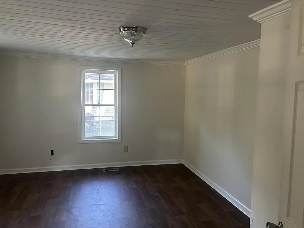 953 Dixie St — Photo 3