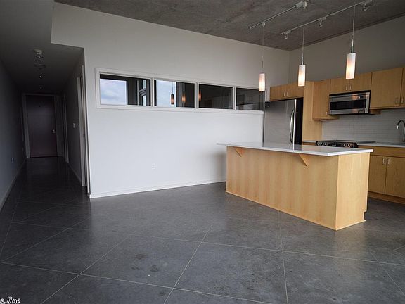 3rd image of 315 Rock St