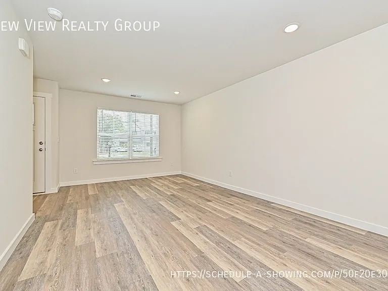 514 12th Ave NE — Photo 14