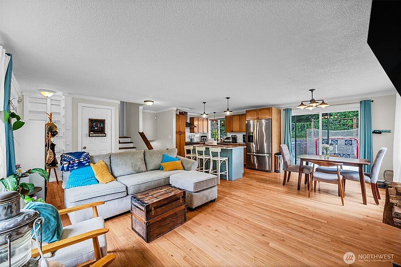 4th image of 7622 234th Street SW