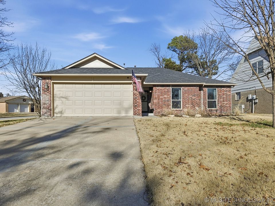 1st image of 916 W Atlanta Ct