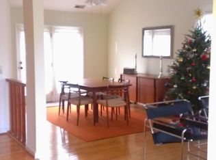 208 Woods Edge Ct, Blacksburg, VA 24060