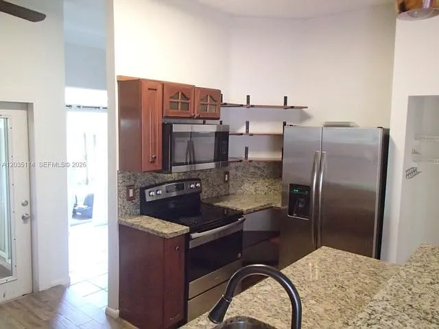 3 bed, 2.0 bath, 1373 sqft, $3,200 — Photo 4