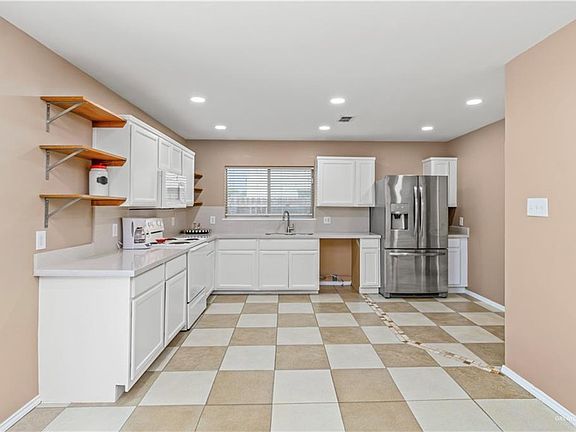 4th image of 3001 Princeton Ave