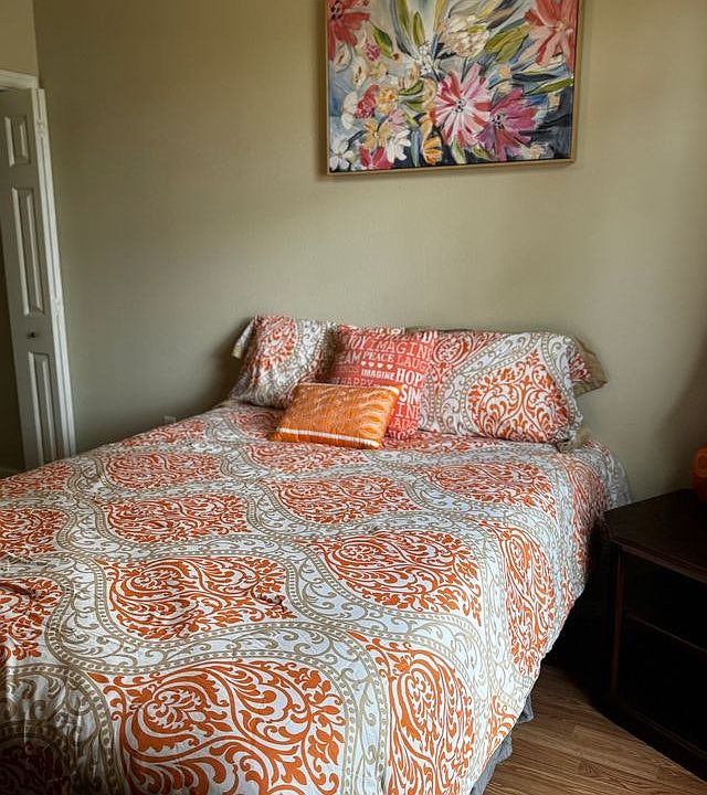 Cozy Queen Bed, move-in ready comfort