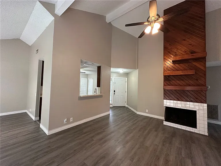 2429 Woodway Dr — Photo 3