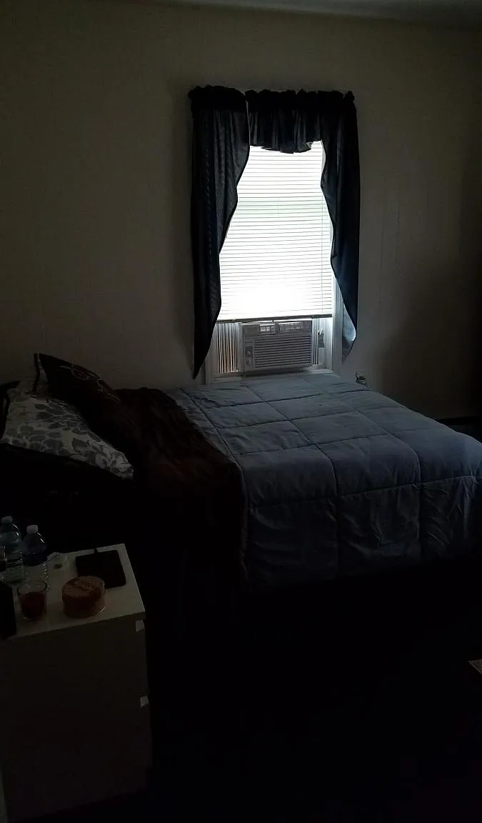 3 bed, 1000 sqft, $2,000 — Photo 2