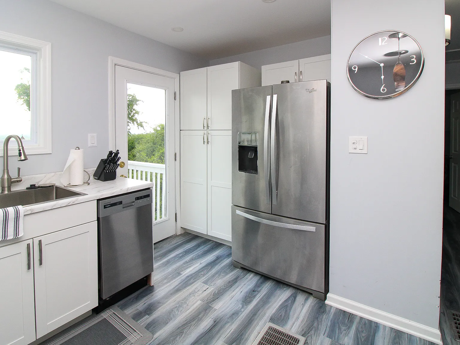 2 bed, 744 sqft, $2,500 — Photo 3