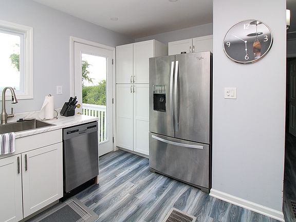 3rd image of 545 College St