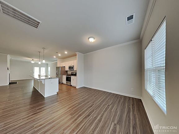 4th image of 646 Circle Dr