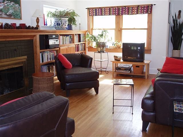 2nd image of 2119 Sussex Ave