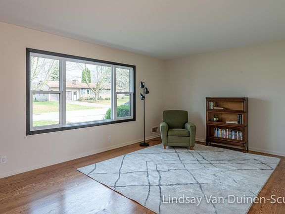 4th image of 2750 Vassar Dr SE