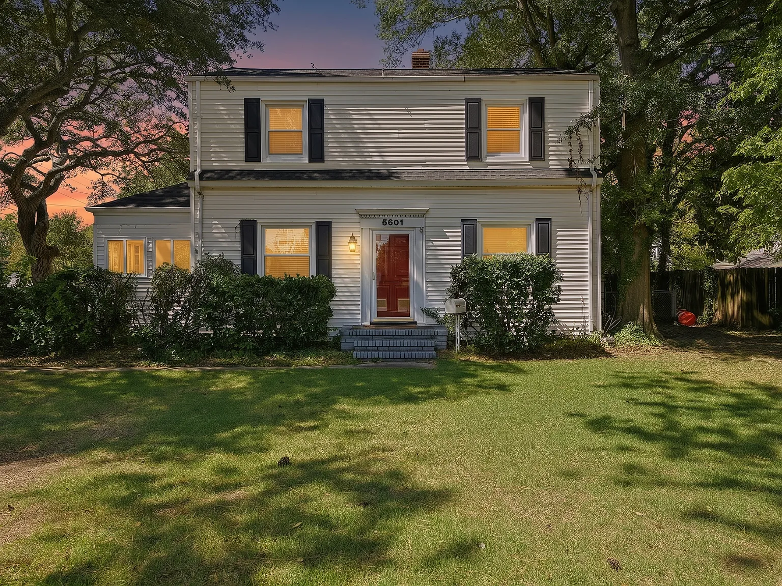 3 bed, 1.5 bath, 1700 sqft, $2,500 — Photo 1
