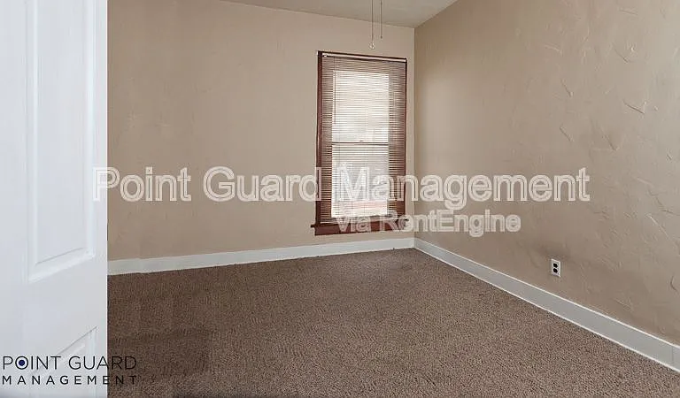 221 S Millwood Ave — Photo 12