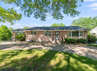 6400 N Flora Ave, Gladstone, MO 64118
