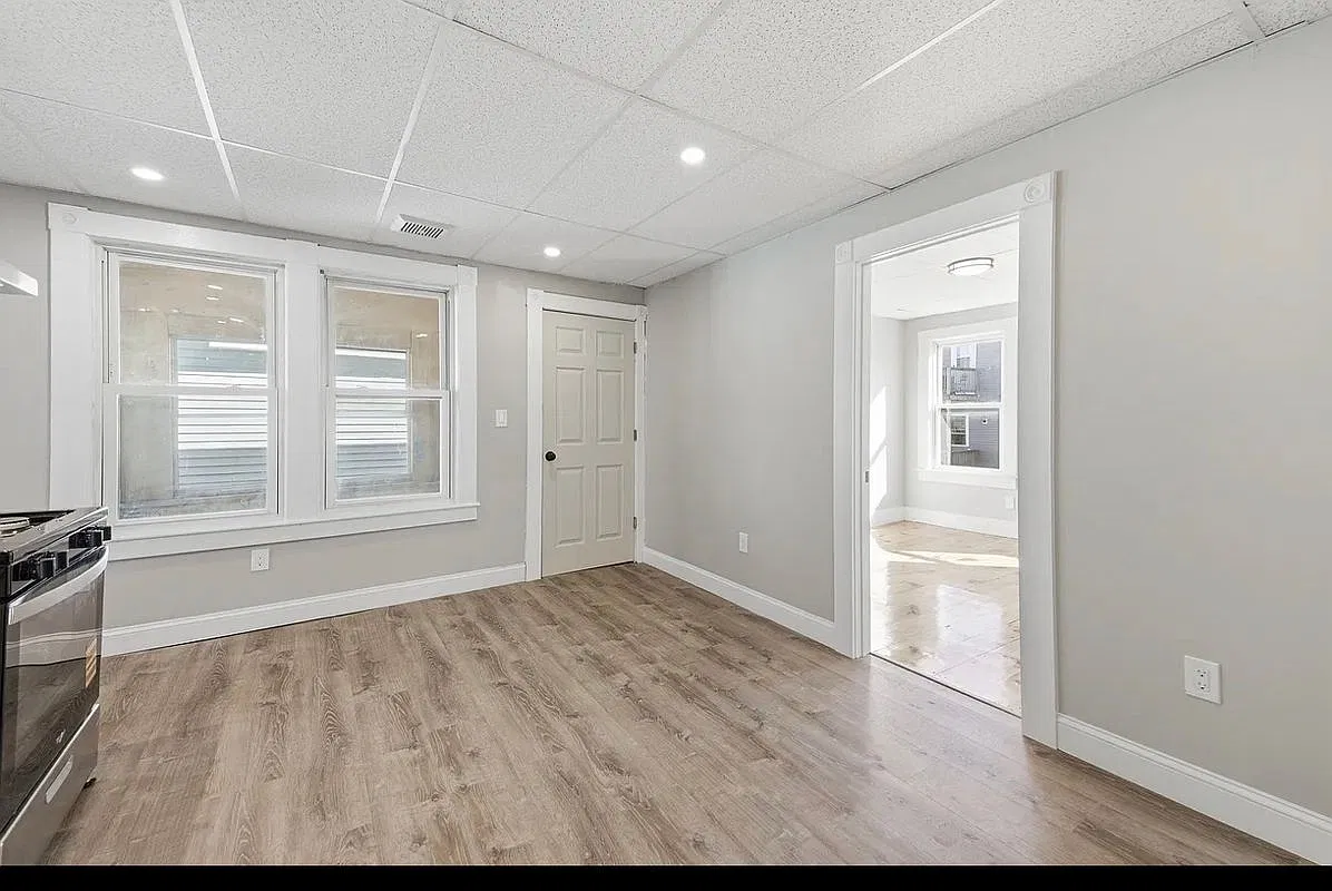 4 bed, 1.0 bath, 1407 sqft, $2,900 — Photo 1