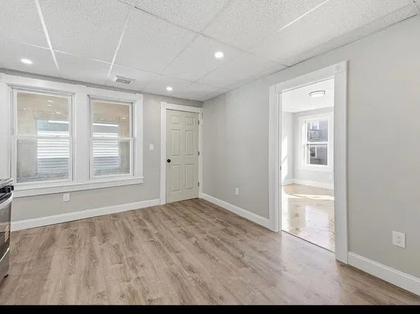 220 University Ave Floor 2, Lowell, MA 01854