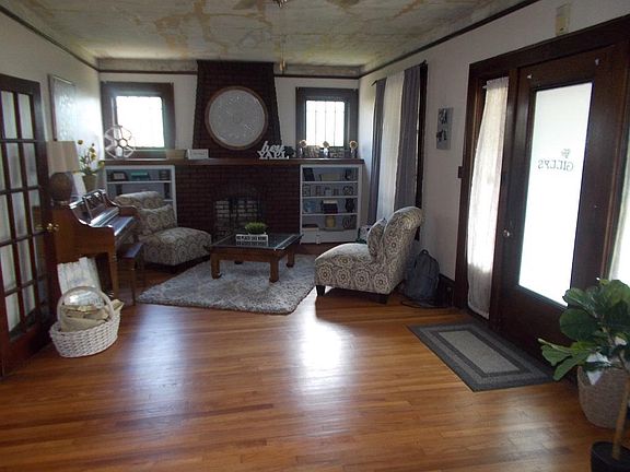 2nd image of 4029 Stewart St