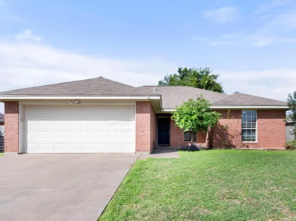 330 Schumacher Dr, Burleson, TX 76028