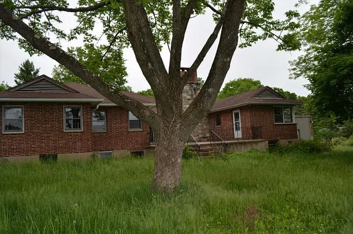 2426 Diamond St photo 1