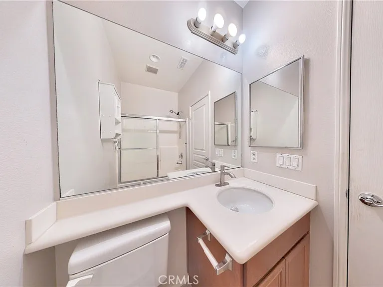 15 Elmhurst St — Photo 33
