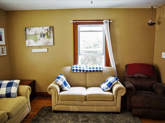 5th image of 10 Marlowe Ave