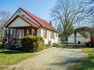 435 S Line St, Chesaning, MI 48616