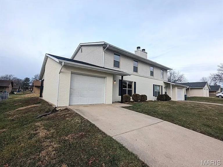 709 Ganim Dr — Photo 2