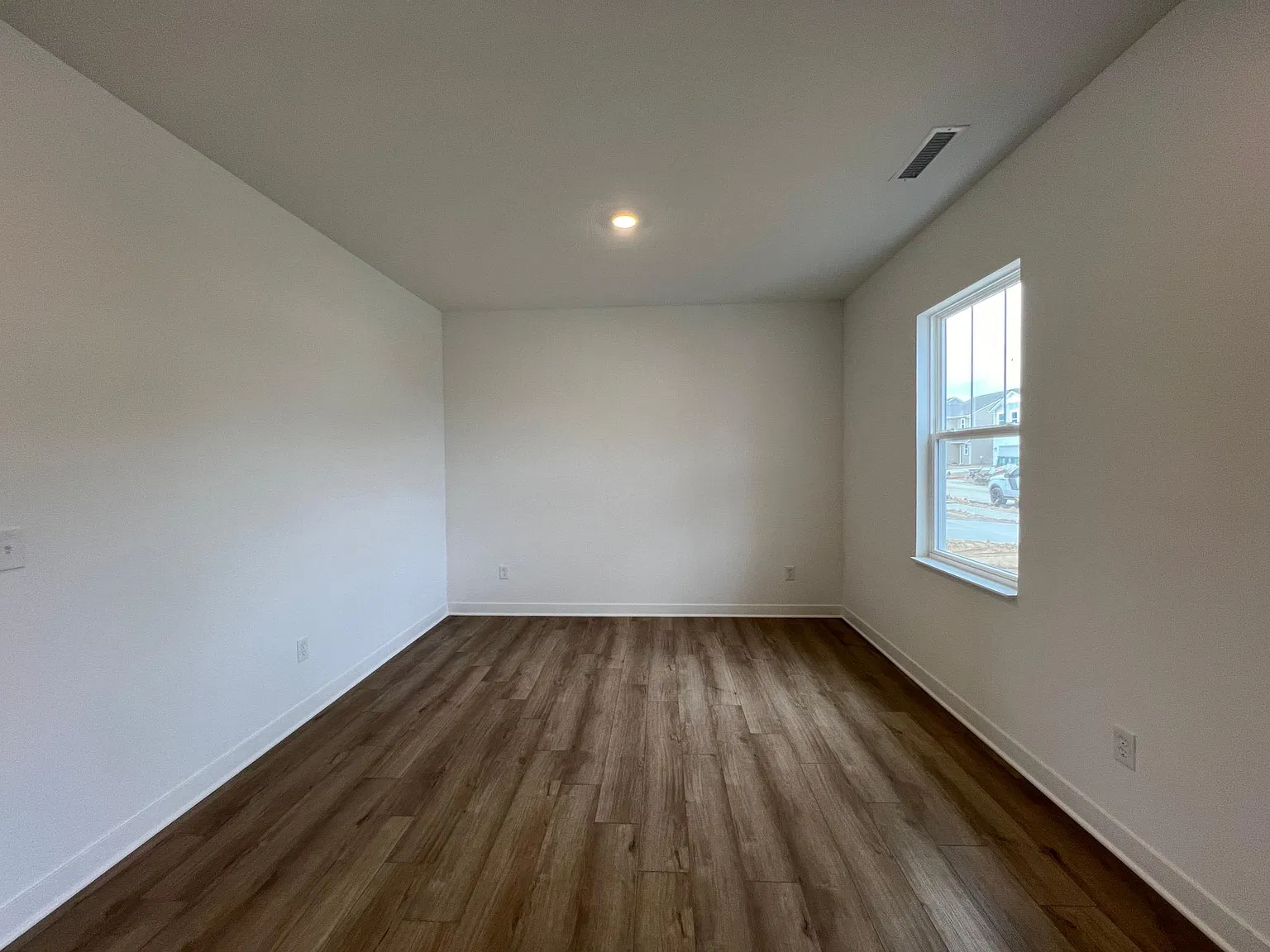 4 bed, 2.5 bath, 2169 sqft, $2,000 — Photo 3