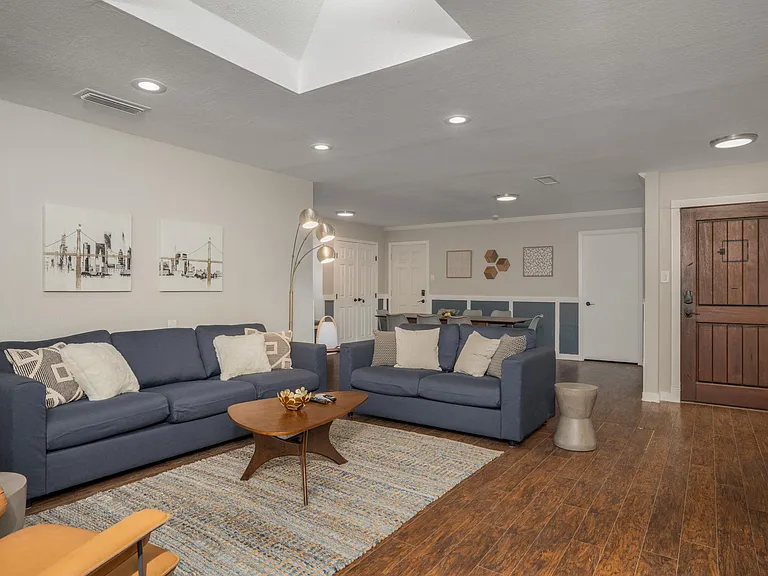 7809 Claremont Dr — Photo 3
