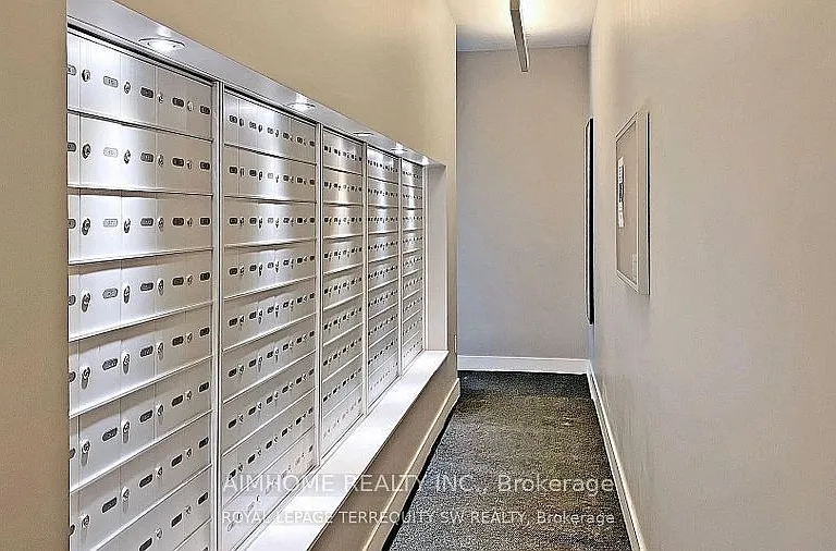 30 Roehampton Ave #2101 — Photo 22