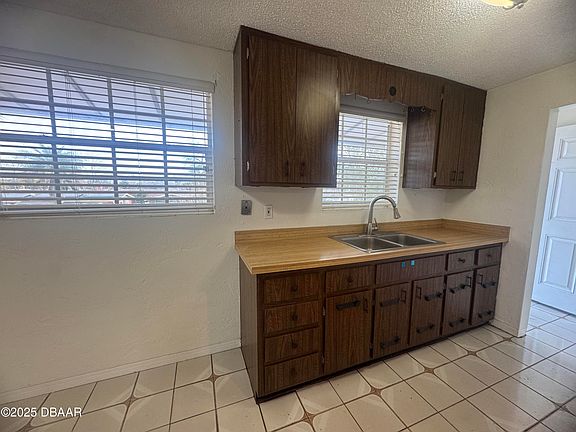 4th image of 1058 Continental Dr