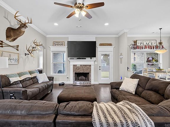 5th image of 5022 Maple Leaf Dr