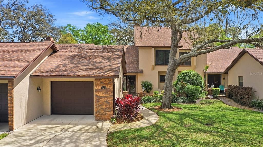 121 Golf Club Dr