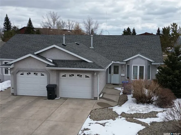 93 Russell DRIVE, Yorkton, SK S3N 4E6