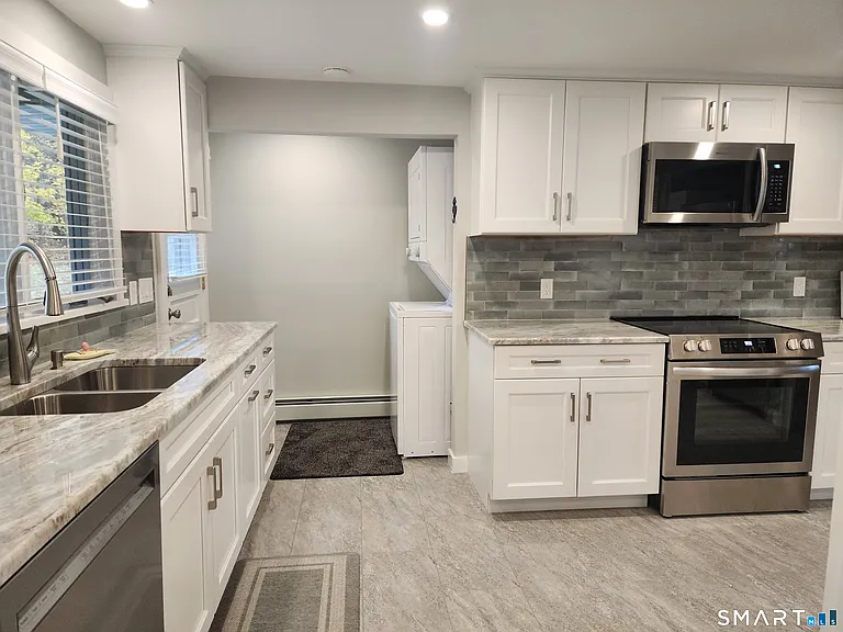 7 E Pattagansett Rd — Photo 4