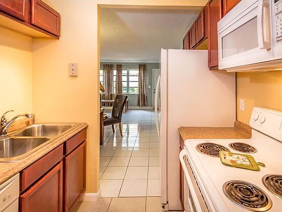 5th image of 10048 Twin Lakes Dr #37-C