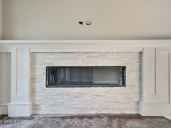 5th image of 2335 W Montrose Ave #Penthouse