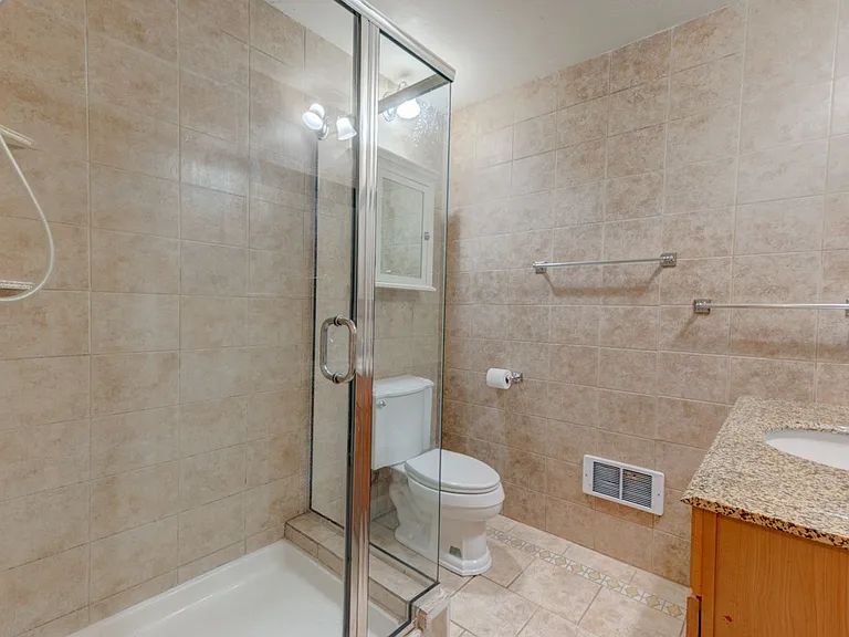 1638 Fern Pl — Photo 22