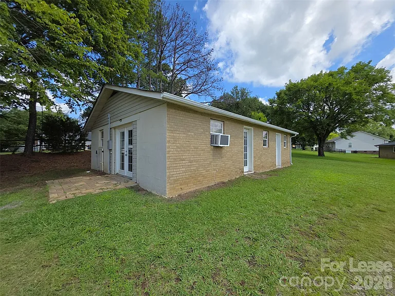 1052 Rembrandt Dr SW — Photo 20