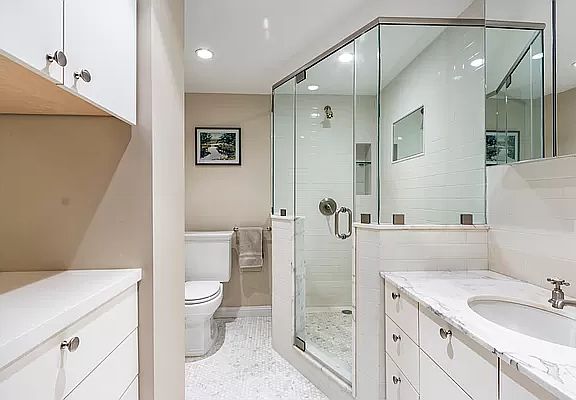 4th image of 340 E 80th St APT 6A